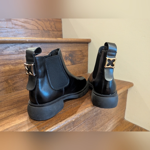 Black Spade Chelsea Boots With Gold Hardware Sz 6.5 /235 Vegan Leather - Picture 12 of 14